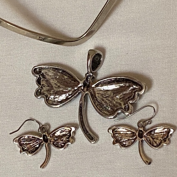 Beautiful Dragonfly Pendant w Choker & Earrings - Picture 3 of 9